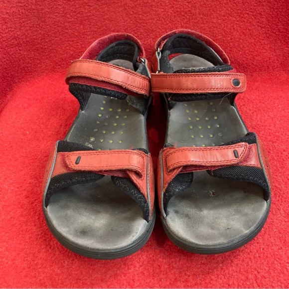 CLARKS Sz 10 Walking Hiking Velcro  Closures Leather Comfort Sole Sandals - Picture 2 of 9
